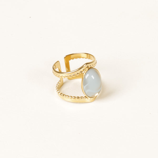 Seelenstein Cabochon-Ring mit grau-weißem Naturstein – vergoldeter Statement-Ring