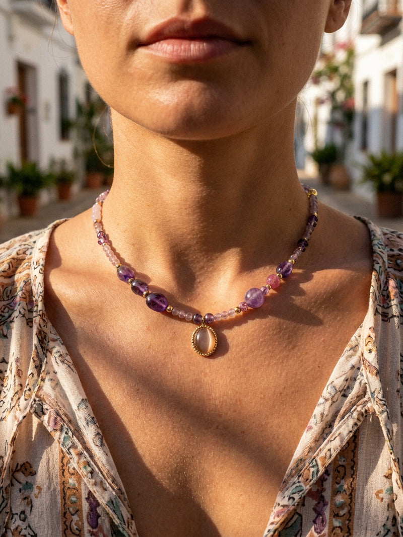 Kette Luna Violette – Violette Perlen mit Mondanhänger – XL120 – Ansicht 3