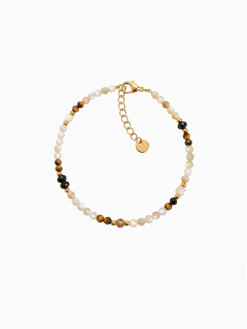 Armband Sahel Produktbild – Muschel-und-Stein-Armband mit goldenem Anhaenger, weisser Hintergrund