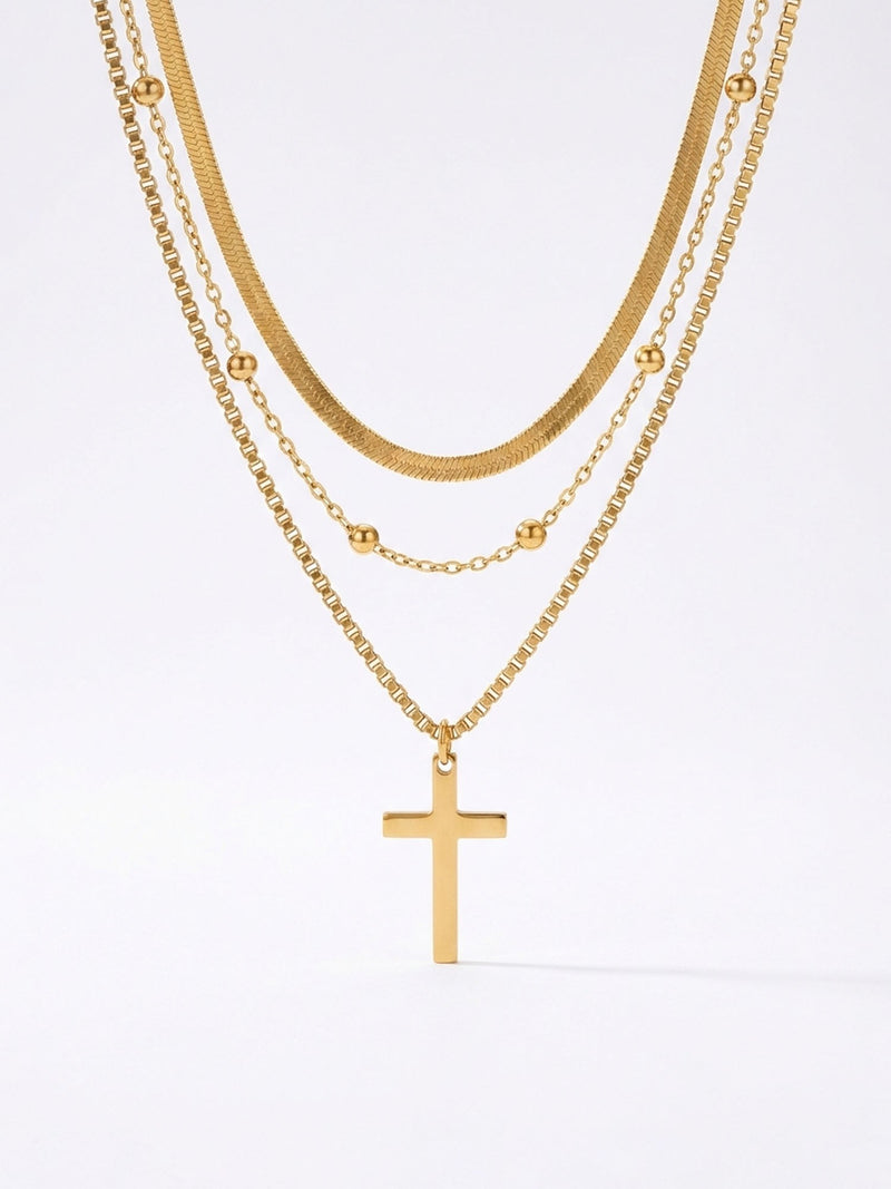 Devotion Kreuz Kette Produktfoto – vergoldete mehrreihige Kette mit Kreuzanhaenger auf weissem Hintergrund