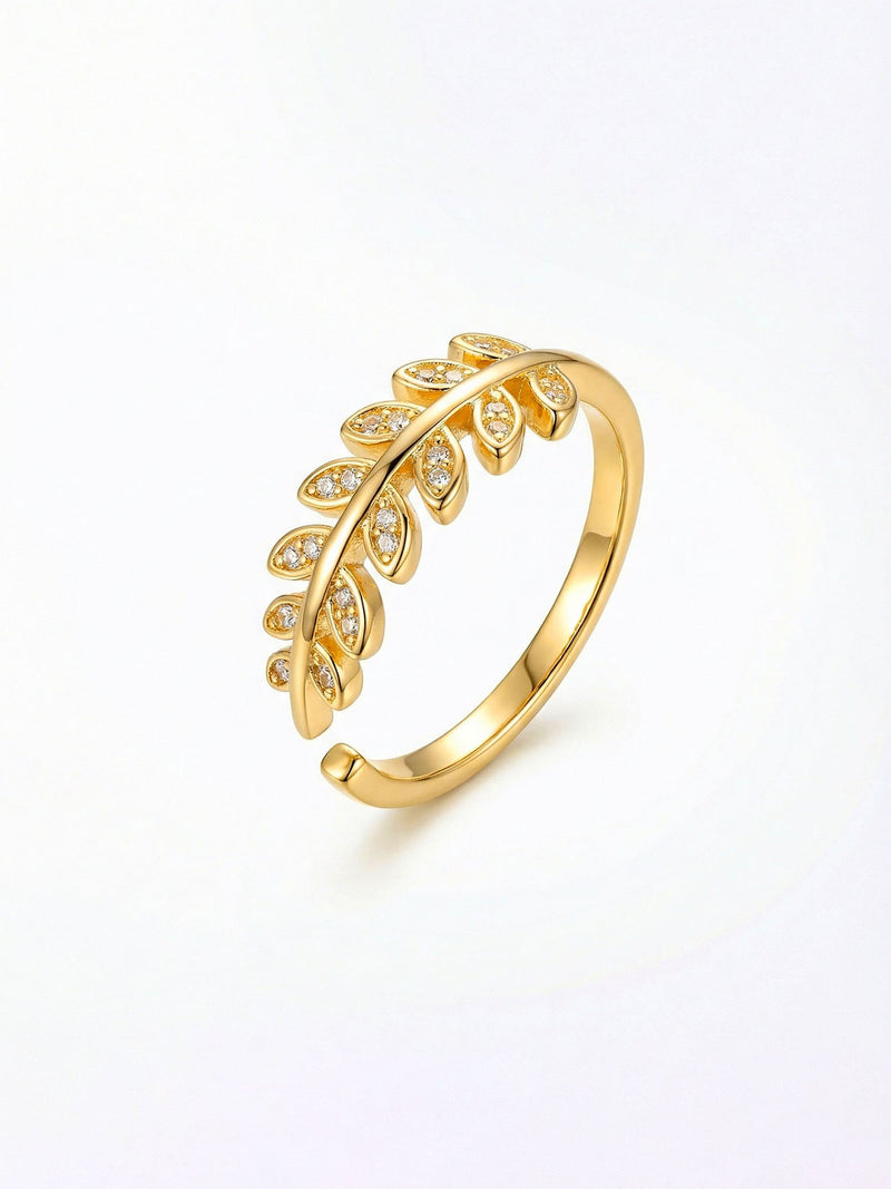 Goldenes Ring-Set Classico Einzelring-Detail Tigerauge-Kettenring auf weissem Hintergrund