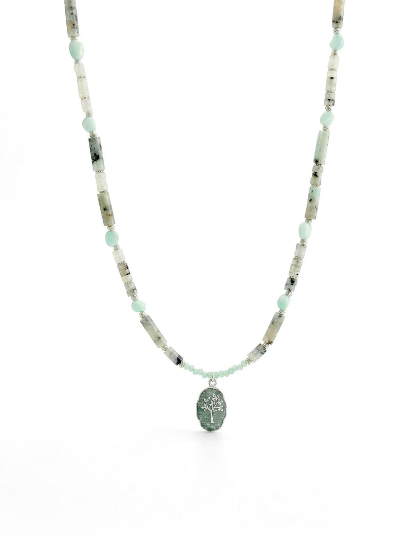 Kette Gruener Erdbeerquarz – Produktbild auf weissem Hintergrund, Naturstein Halskette, Boho Schmuck