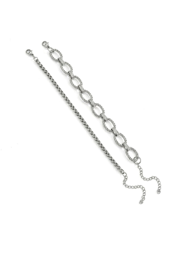 Iron Embrace Herrenarmband am Handgelenk getragen – Edelstahl, Silber
