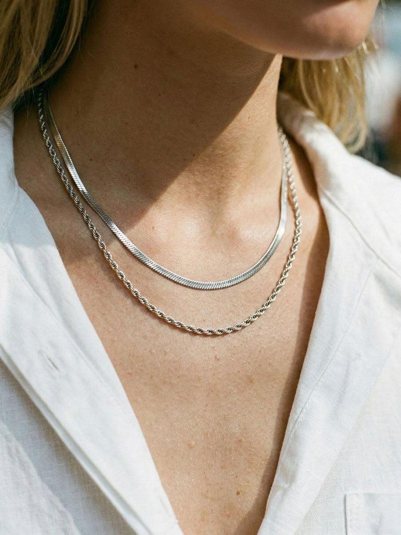 Kette Seil & Schlange Kette Silber am Handgelenk getragen – Edelstahl