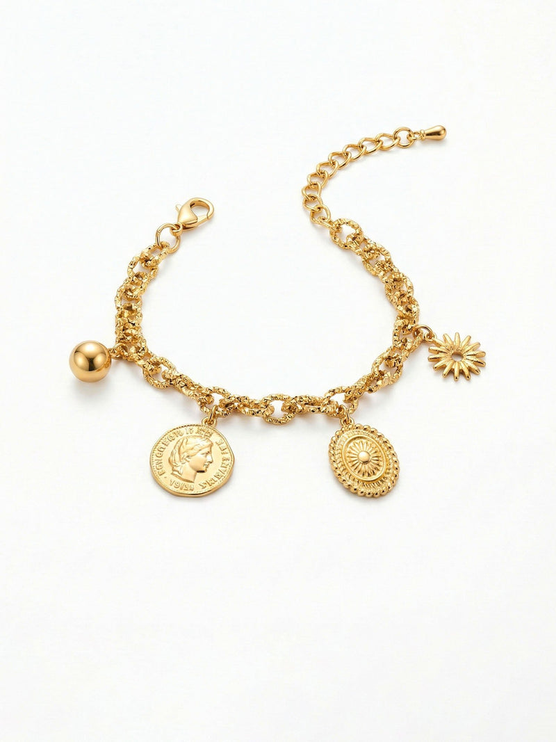 Lucky Charms Armband Produktbild – Draufsicht auf goldene Gliederkette mit bedeutungsvollen Anhaengern