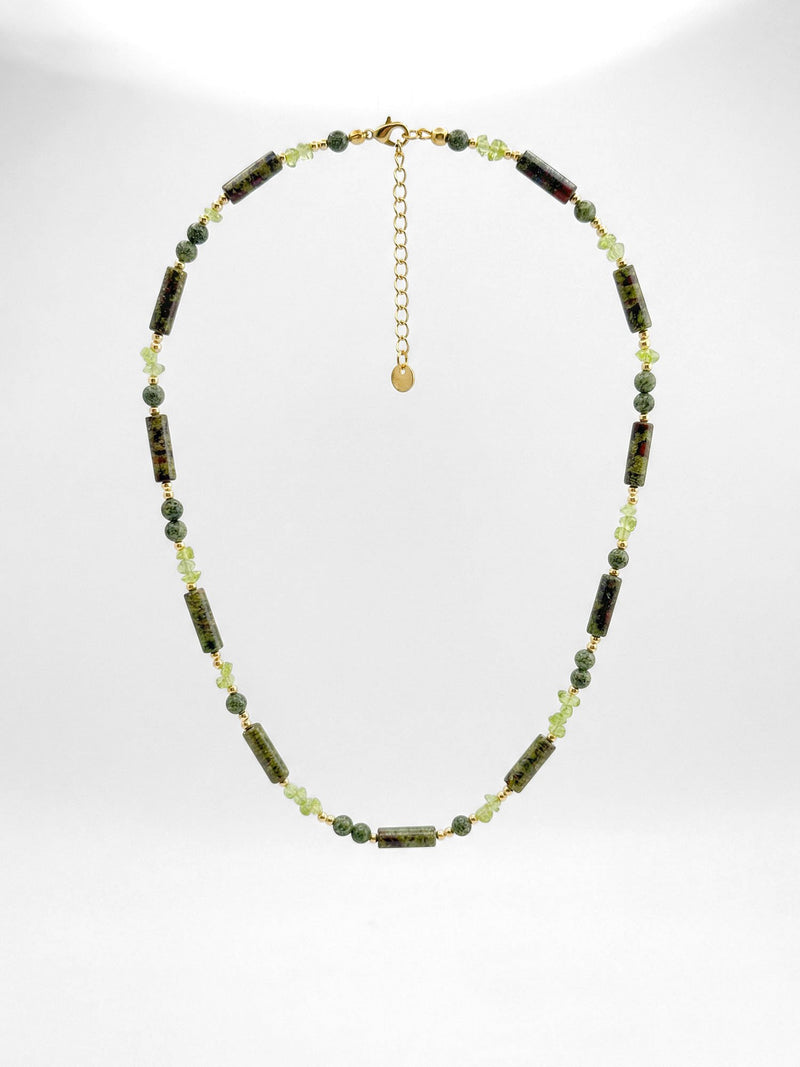 Kette Naturstein Pur – Produktbild auf weissem Hintergrund, Naturstein Halskette, Boho Schmuck
