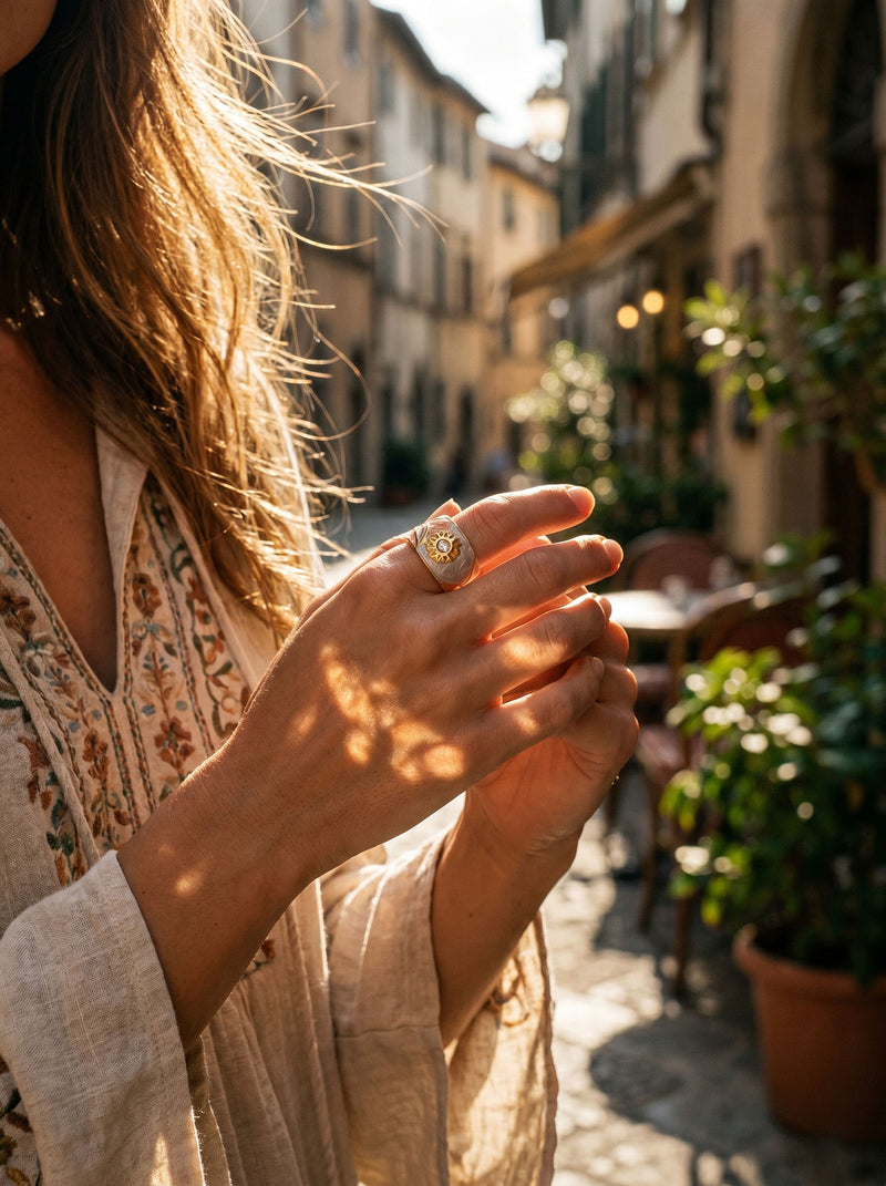 Ring Émaille Floral – Blüten-Émaille Coral – Lifestyle-Foto