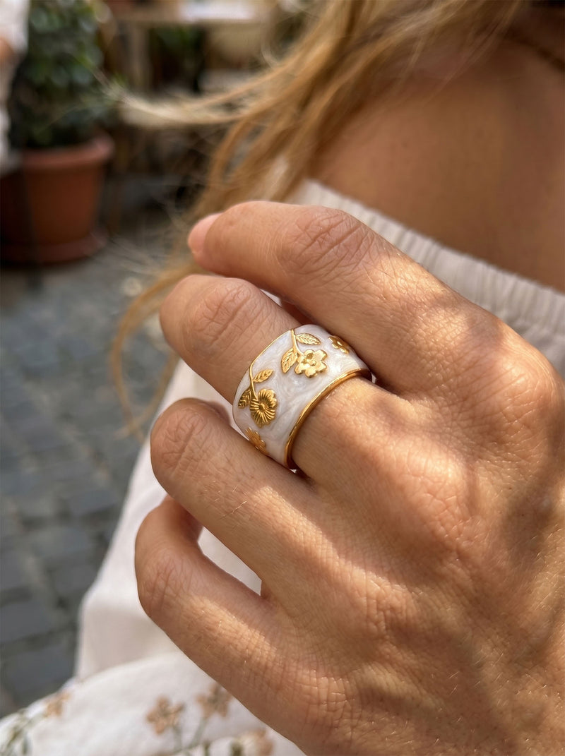 Ring Émaille Floral – Blüten-Émaille Crème – Detailansicht