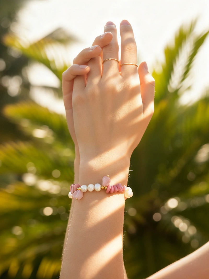 Rosengarten Rhodonit Detail – rosafarbene Rhodonit-Perlen Nahaufnahme am Armband