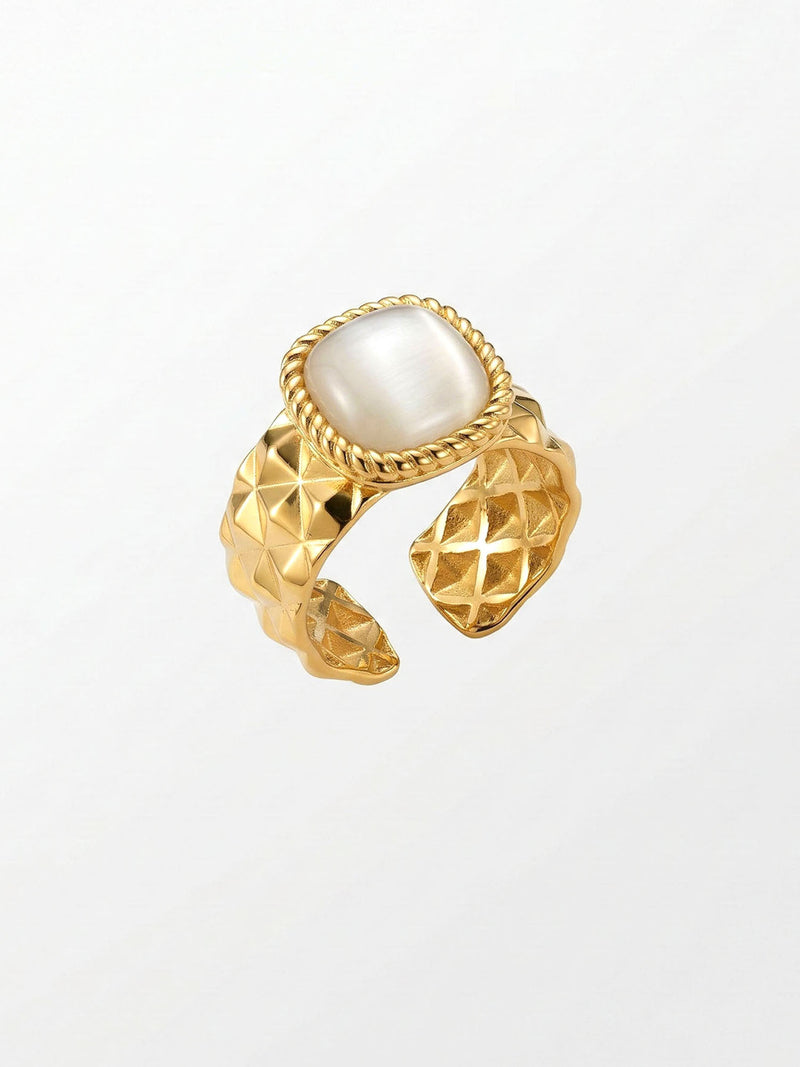 Royal Cushion Statement-Ring Gold Produktbild auf weissem Hintergrund