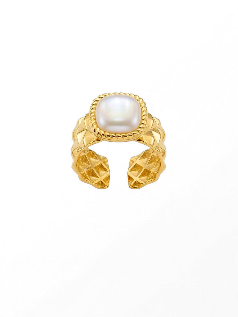 Royal Cushion Statement-Ring Gold Produktbild auf weissem Hintergrund