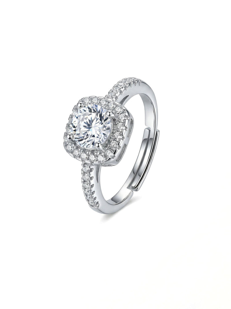 Silbernes Ring-Set Diagonal am Finger getragen, alle 5 Ringe kombiniert