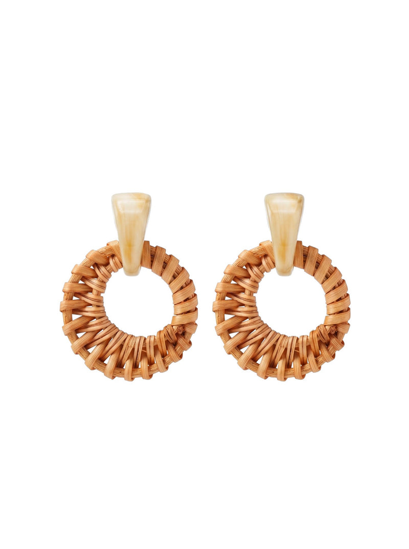 Solana – Geflochtene Rattan Hoops mit Harzstein – Elfenbein – Produktbild 1
