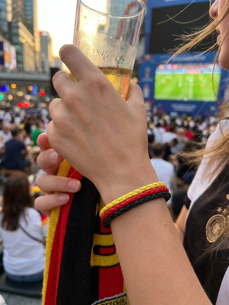 Armband WM 2026 – Geflochtenes Leder Fan Armband mit Nationalflagge – Deutschland – Detail 2