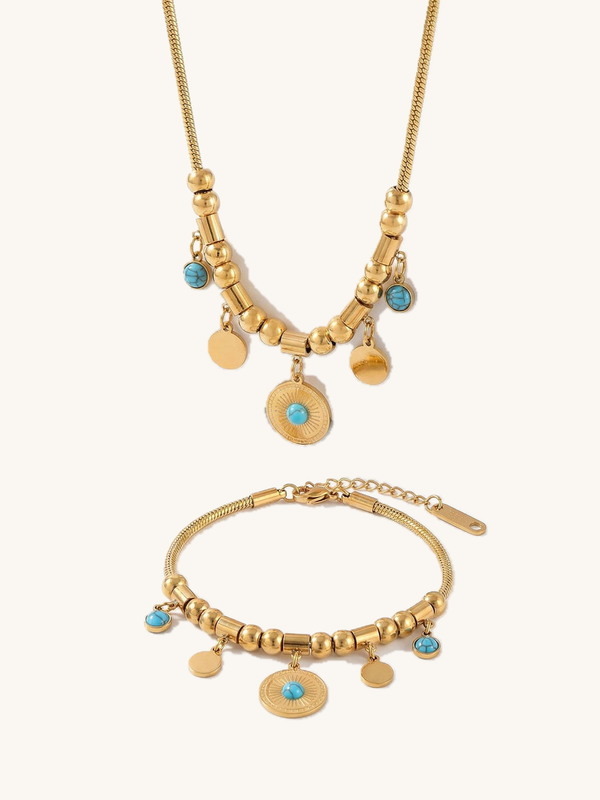 Goldenes Ketten- und Armband-Set mit Tuerkis und Muenz-Charms - Boho Schmuck Produktfoto mit Verlaengerungskette