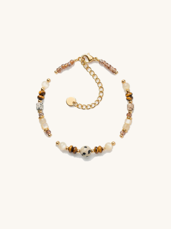Mosaik Bracelet – Handcrafted bracelet with tiger's eye, labradorite, moonstone, and agate, golden accents, white background