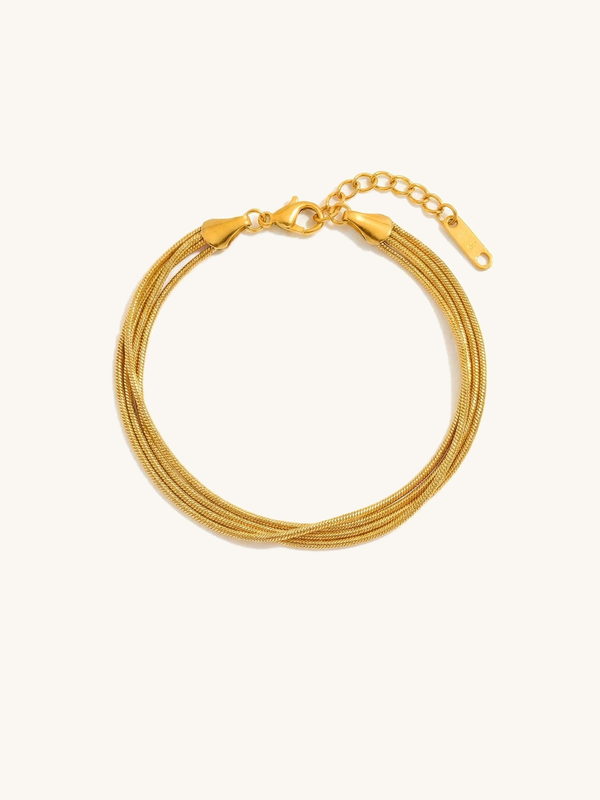 Quintuple Silk Armband – Fuenflagiges Armband aus goldenen Schlangenketten, 18K vergoldet, wie Seidenfaeden fliessend, weisser Hintergrund
