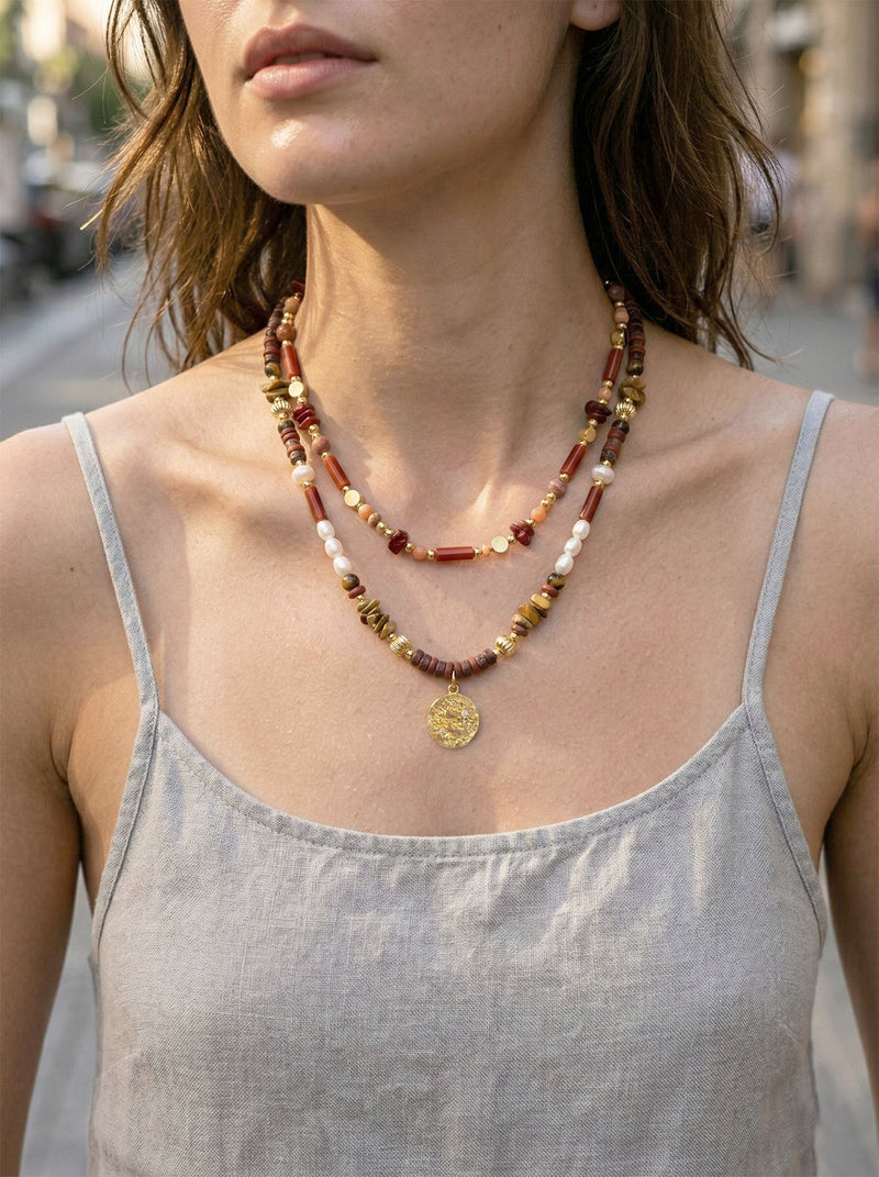 Fire Ritual – Steinperlenkette mit Medaillon – handgefertigter Süßwasserperlen Schmuck | NemoMatheo