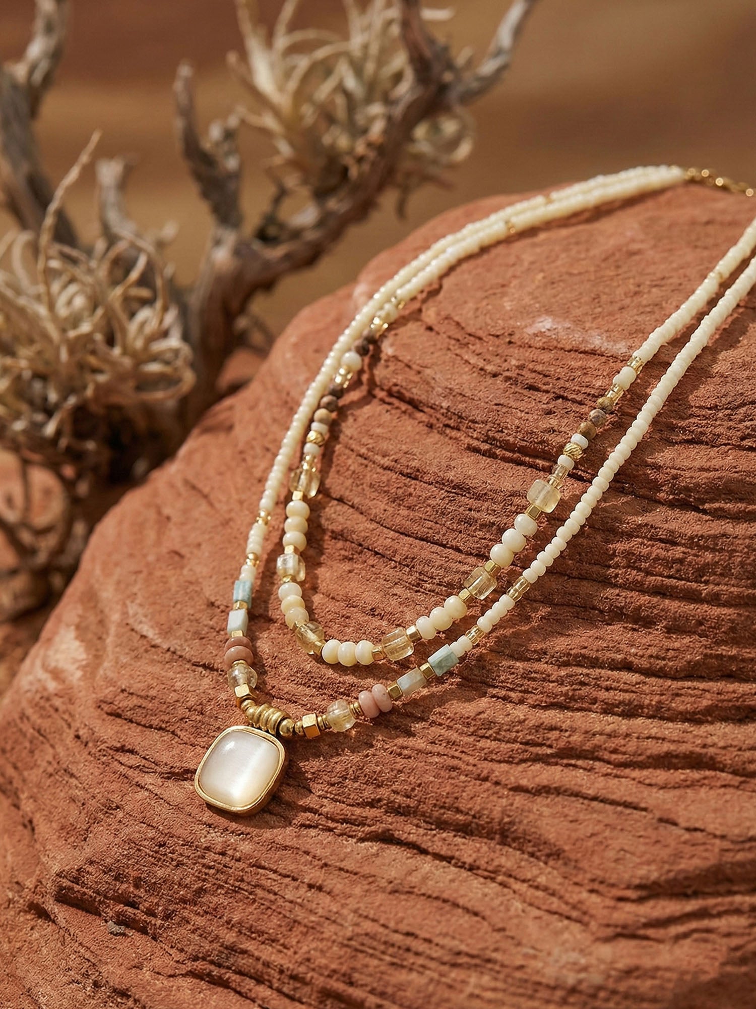 2er-Kette Sonnenglanz am Mittelmeer – handgefertigte Perlenkette mit Naturstein-Anhänger in mediterraner Atmosphäre