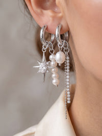 Stella & Perla – silberfarbene asymmetrische Ohrringe mit Stern- und Perlenmotiven – EH05B, Ansicht 7