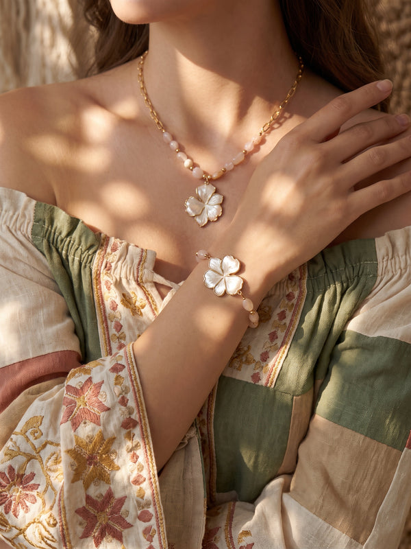 Schmuckset Flor Alba – Kette & Armband mit Blüten