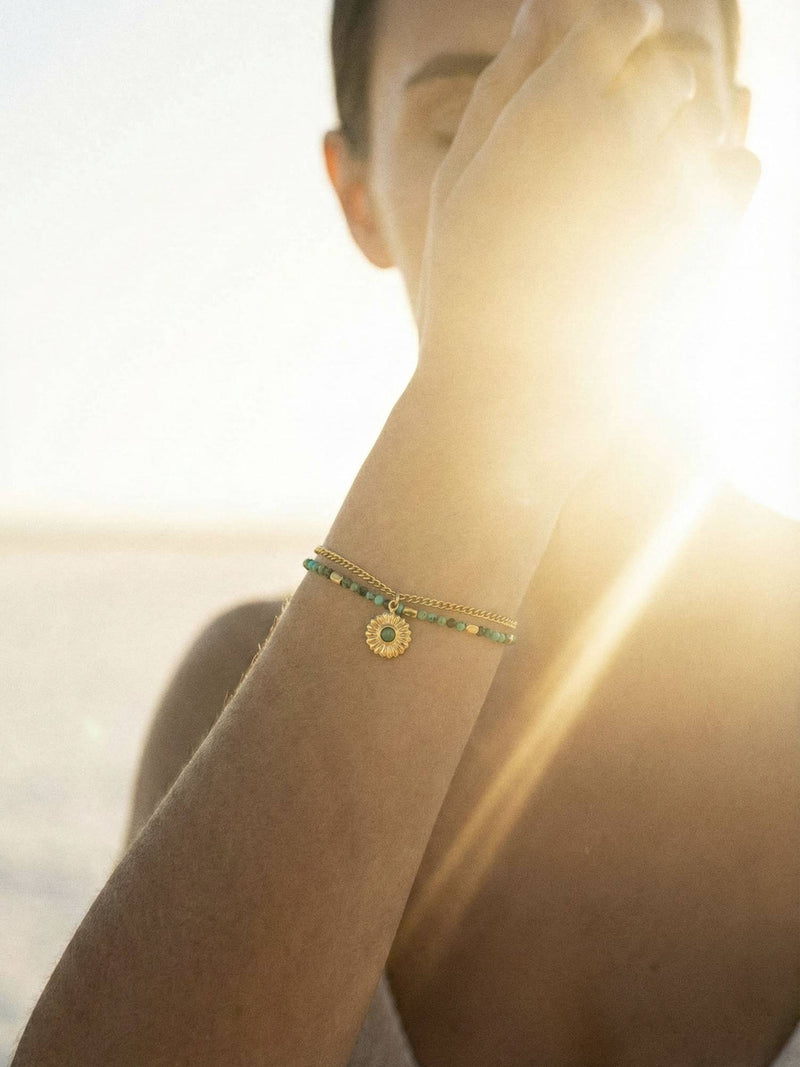 Afrikanischer Turkis Armband Gegenlicht Aufnahme - Boho Sonnenblumen Schmuck mit traumhaftem Sonnenschein Effekt