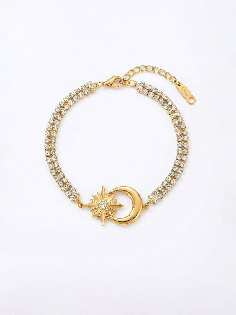 Armband Luna Sol – Doppelreihiges Kristall-Tennisarmband mit Mond-und-Sonne-Zentrum, 18K vergoldet, weisser Hintergrund