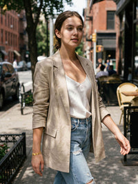 Armband Papillon Lifestyle – goldenes Schmetterlings-Armband im urbanen Streetstyle getragen