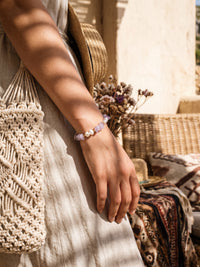 Armband Perlenmeer Amethyst – Lifestyle-Foto