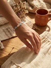 Armband Perlenmeer Aquamarin – Lifestyle-Foto