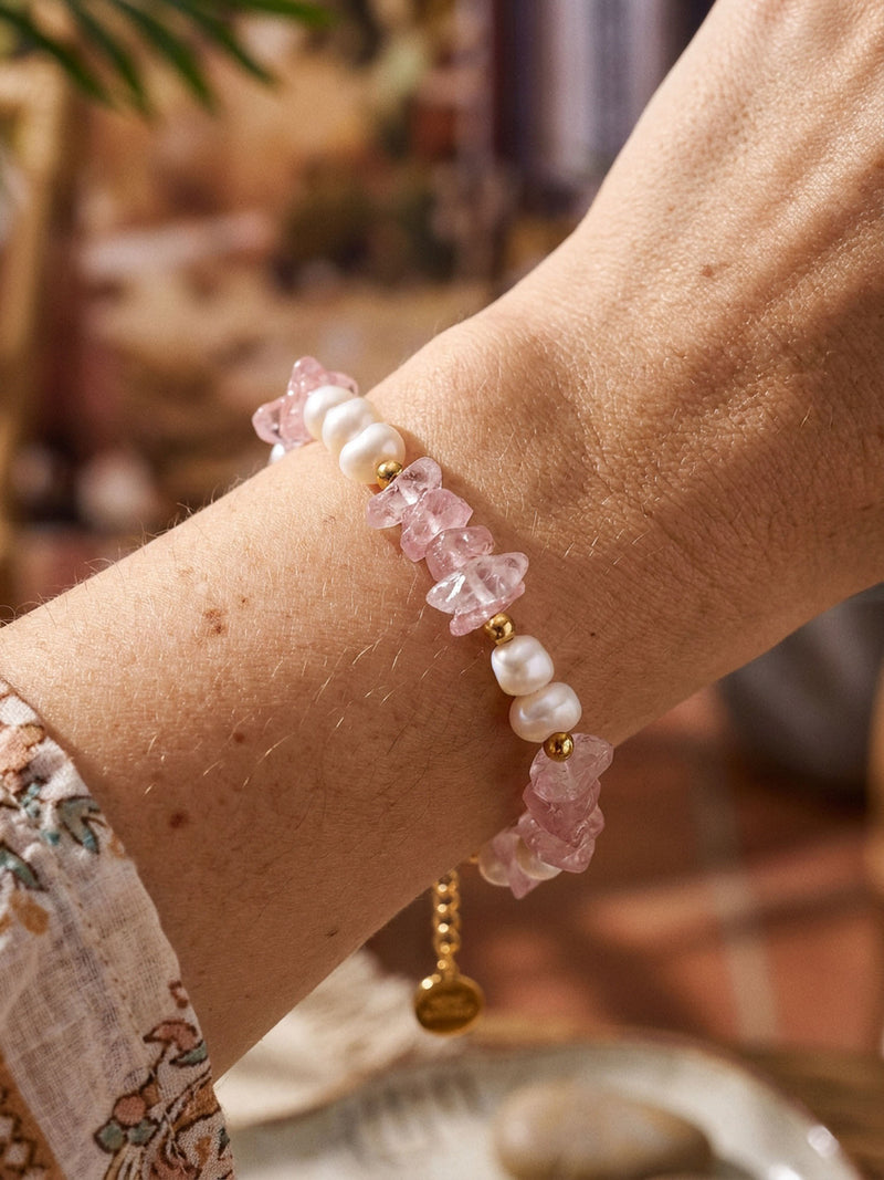 Armband Perlenmeer Erdbeerquarz – Nahaufnahme