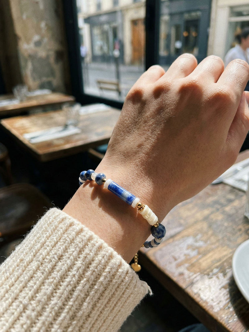 Armband Santorini - Stein und Muschel getragen am Model