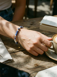 Armband Santorini - Stein und Muschel Lifestyle-Aufnahme