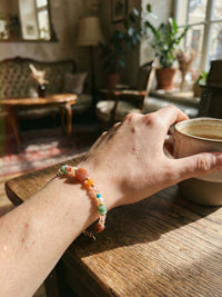 Armband Spring Bloom Armband Detailansicht – Edelstahl, Rosa/Gruen/Gold
