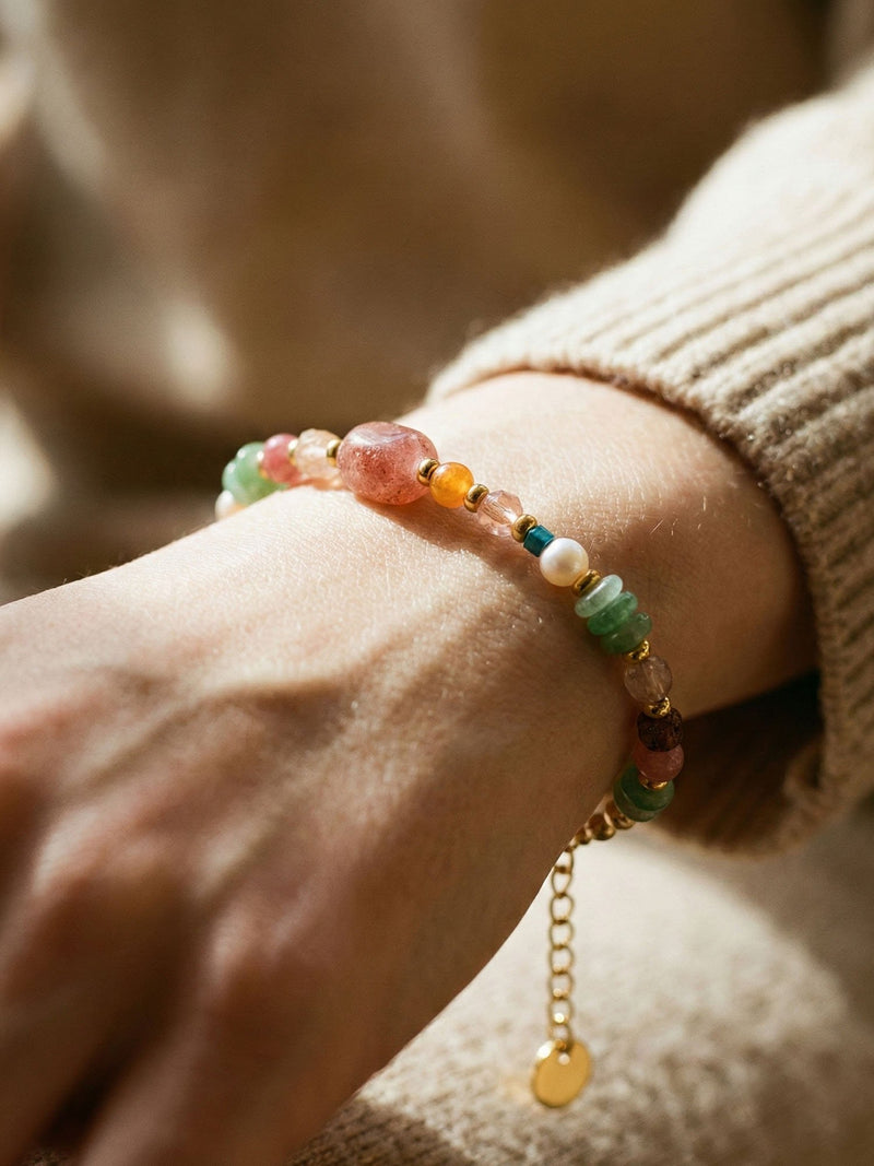 Armband Spring Bloom Armband am Handgelenk getragen – Edelstahl, Rosa/Gruen/Gold