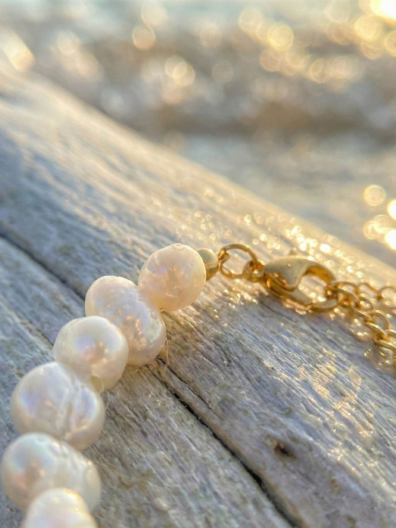 Detail Aufnahme Perlen und 18K vergoldeter Karabinerverschluss - Pure Pearl Harmony Qualitätsdetail