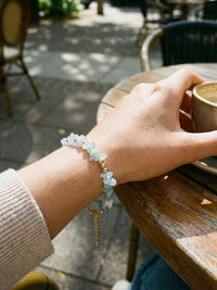 Armband Wellen - Aquamarin-Chips Lifestyle-Aufnahme