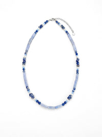 Kette Blauweiss Wuerfel – Produktbild auf weissem Hintergrund, Naturstein Halskette, Boho Schmuck