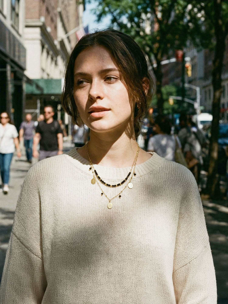 Kette Bohemia Night - Multi-Charm getragen am Model