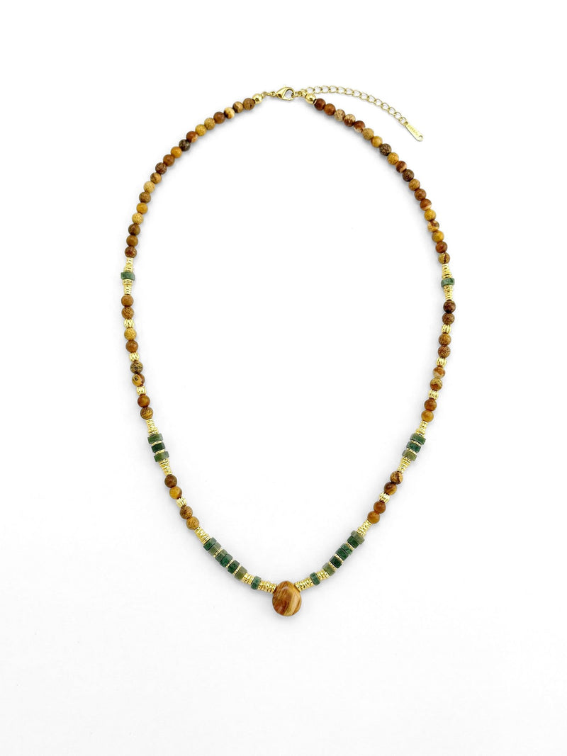 Kette Dreieck Tropfen – Produktbild auf weissem Hintergrund, Naturstein Halskette, Boho Schmuck