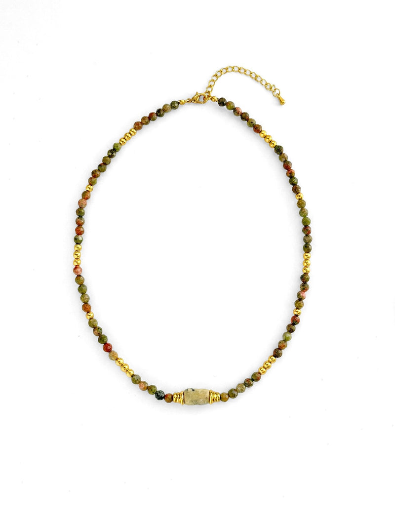 Kette Edelstein Charm – Produktbild auf weissem Hintergrund, Naturstein Halskette, Boho Schmuck