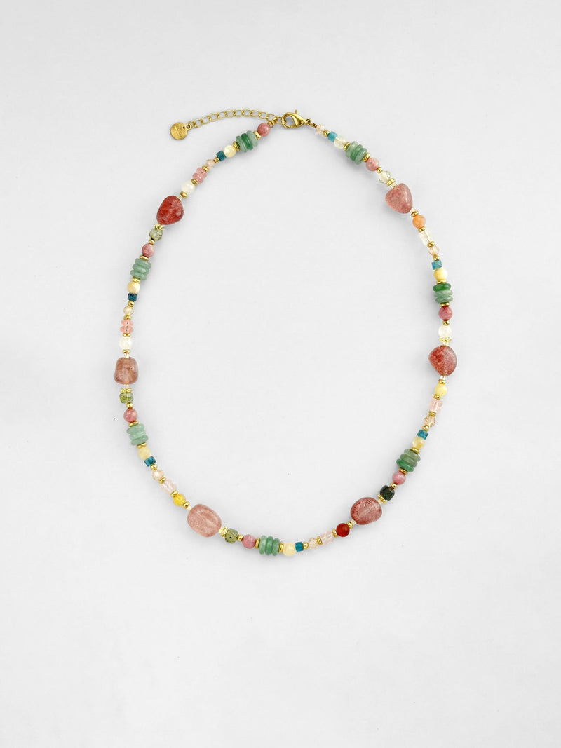 Kette Erdbeerquarz Aventurin – Produktbild auf weissem Hintergrund, Naturstein Halskette, Boho Schmuck