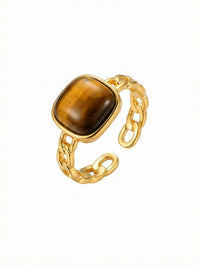 Goldenes Ring-Set Classico am Finger getragen, alle Ringe kombiniert