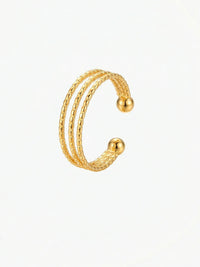Goldenes Ring-Set Classico am Finger getragen, seitliche Ansicht