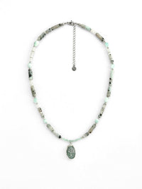 Kette Gruener Erdbeerquarz – Produktbild auf weissem Hintergrund, Naturstein Halskette, Boho Schmuck