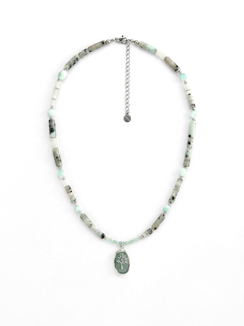 Kette Gruener Erdbeerquarz – Produktbild auf weissem Hintergrund, Naturstein Halskette, Boho Schmuck
