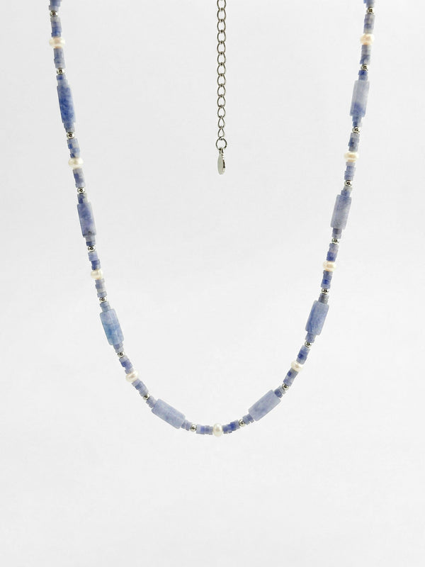 Kette Hellblau Amethyst – Produktbild auf weissem Hintergrund, Naturstein Halskette, Boho Schmuck