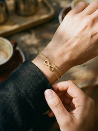 Infinite Grace Armband Gold Detailansicht – 18K vergoldet