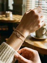 Infinite Grace Armband Silber Detailansicht – Edelstahl