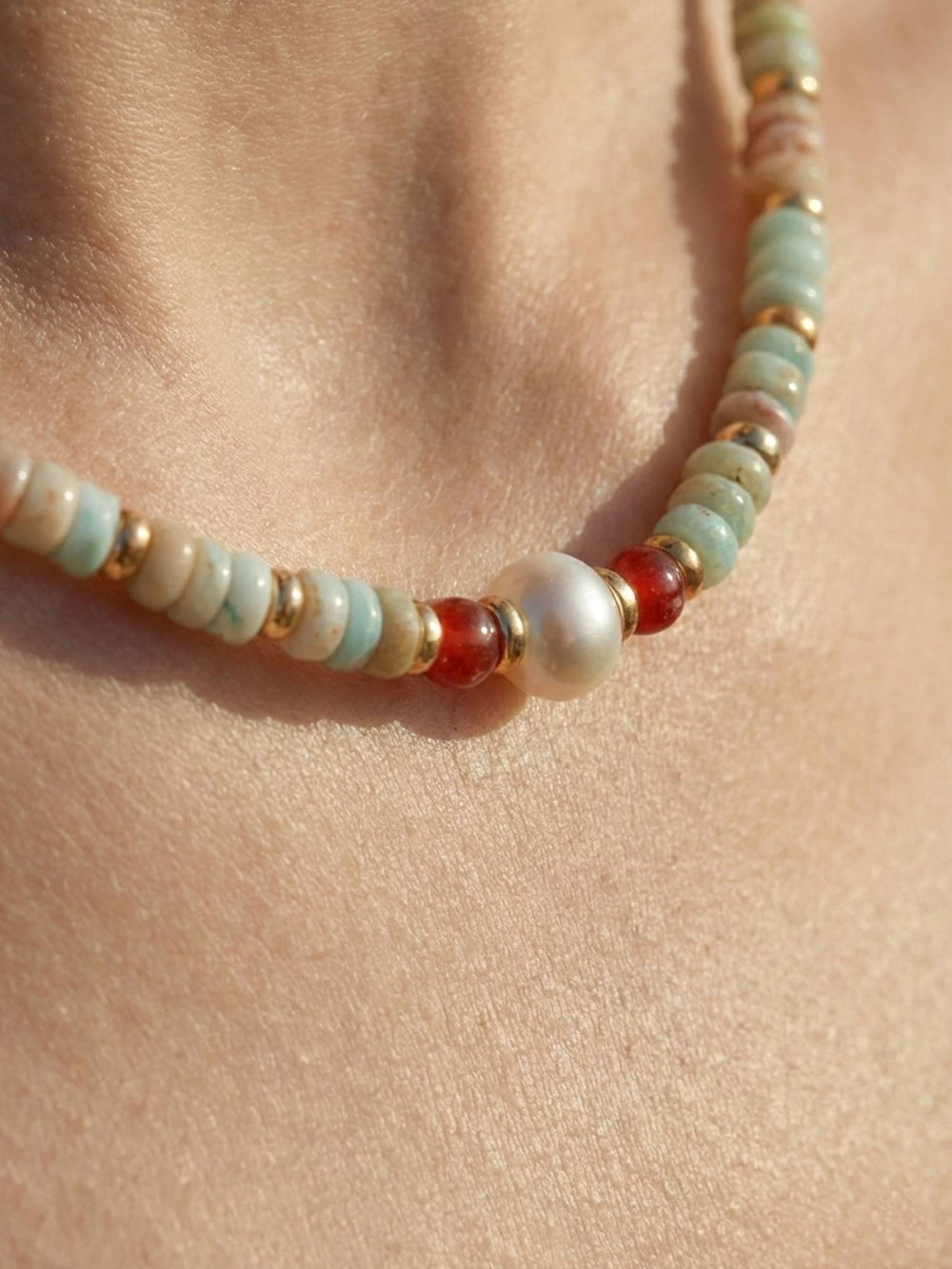 Rythme tranquille – Collier de perles avec pierre Shoushan